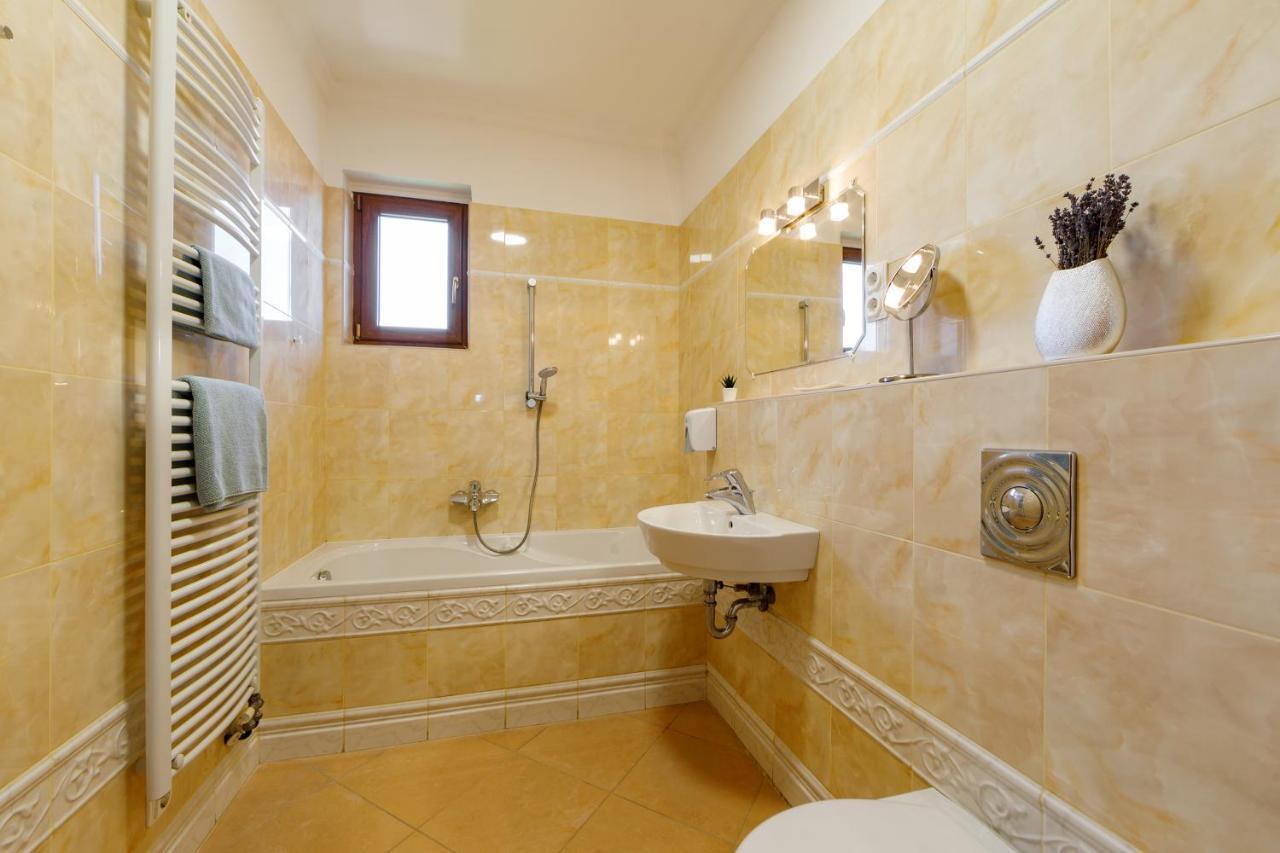 Villa Muzsa Deluxe Balatonfured Exterior photo